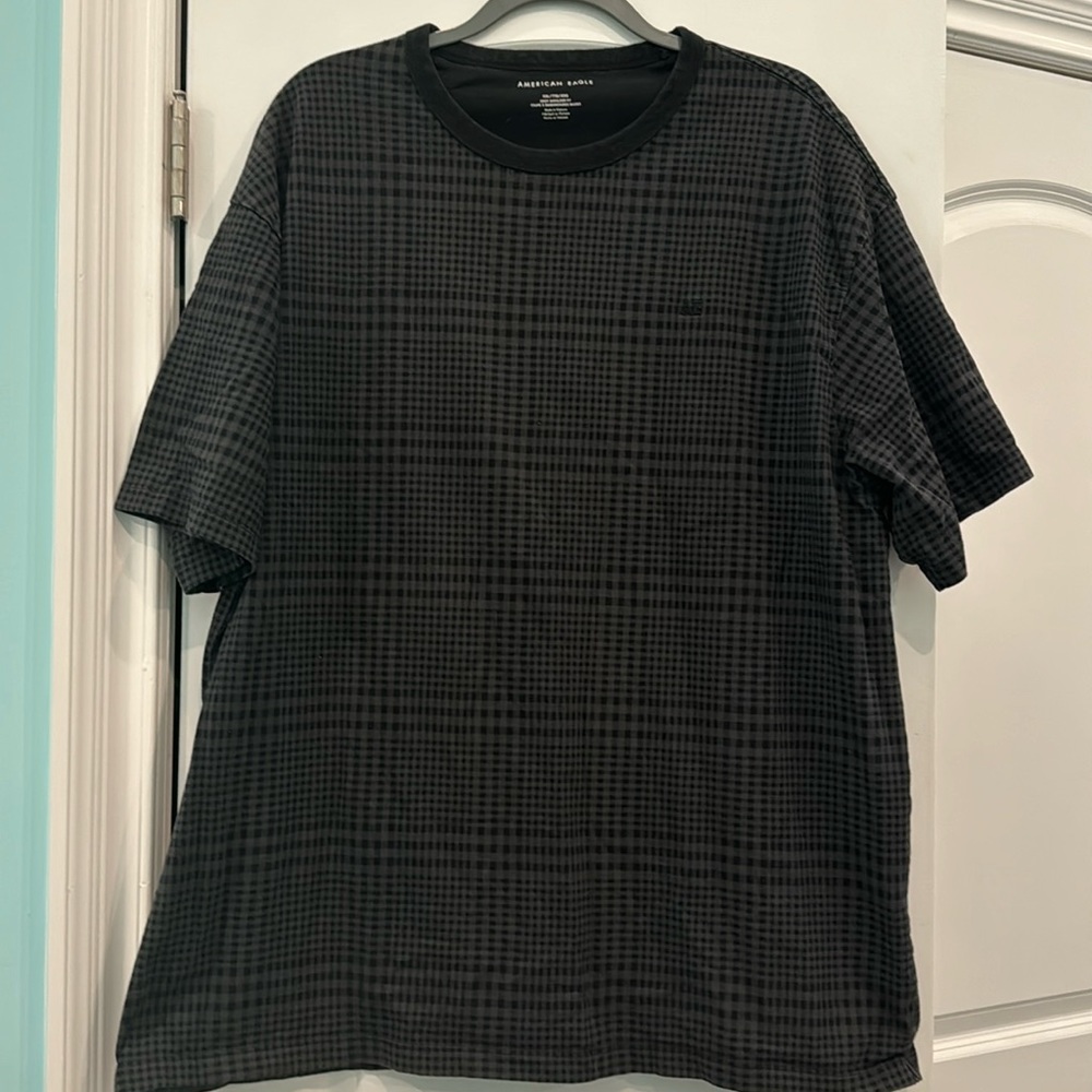 American Eagle men’s shirt. Modern spin on a houndstooth design. XXL